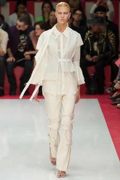 Look 10